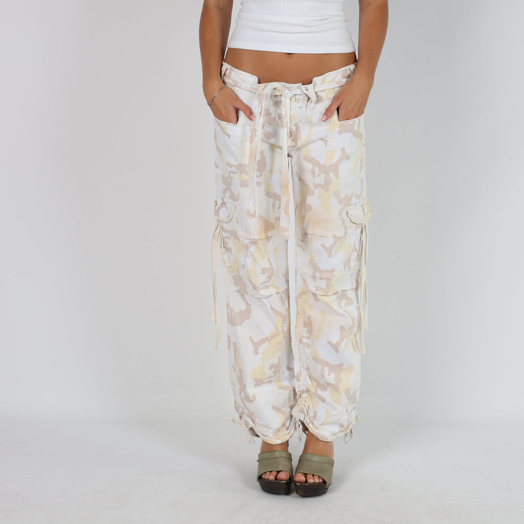 Cream Y2K 4VIP Cargo Pants (M)