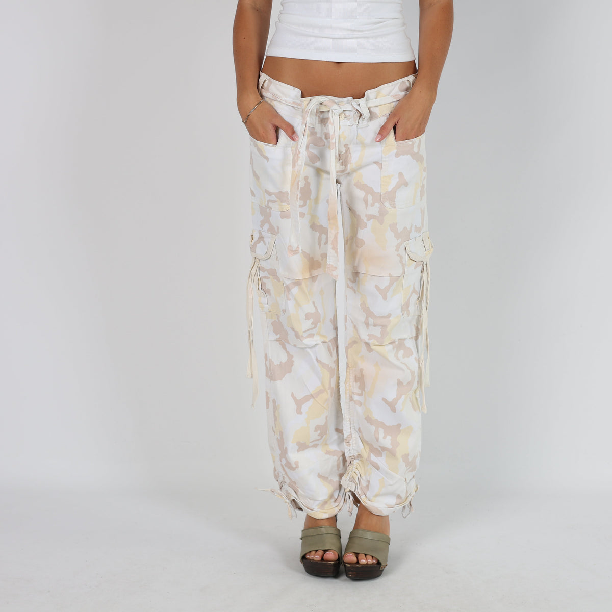 Cream Y2K 4VIP Cargo Pants (M)