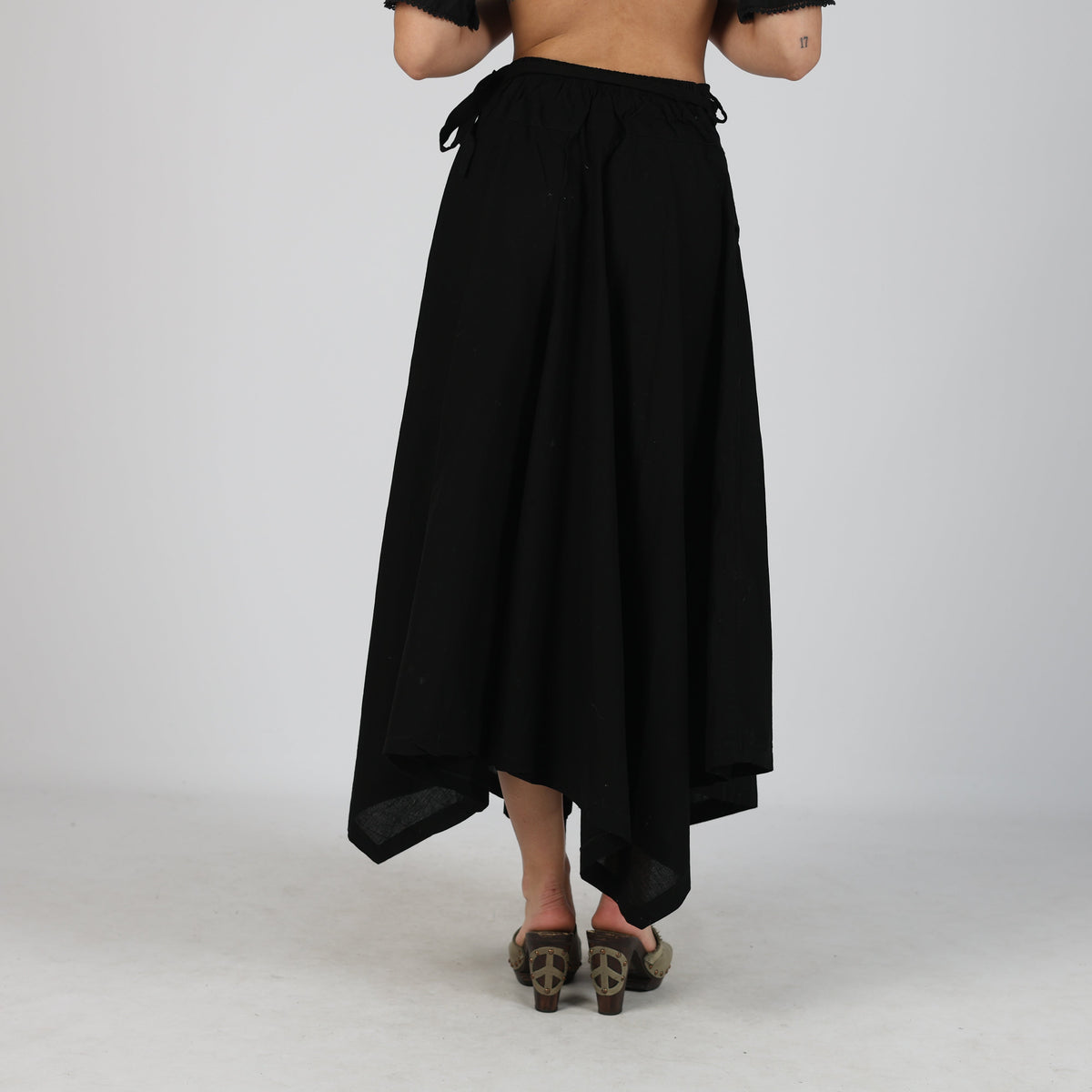 Black Y2K Woven Maxi Skirt (XS)