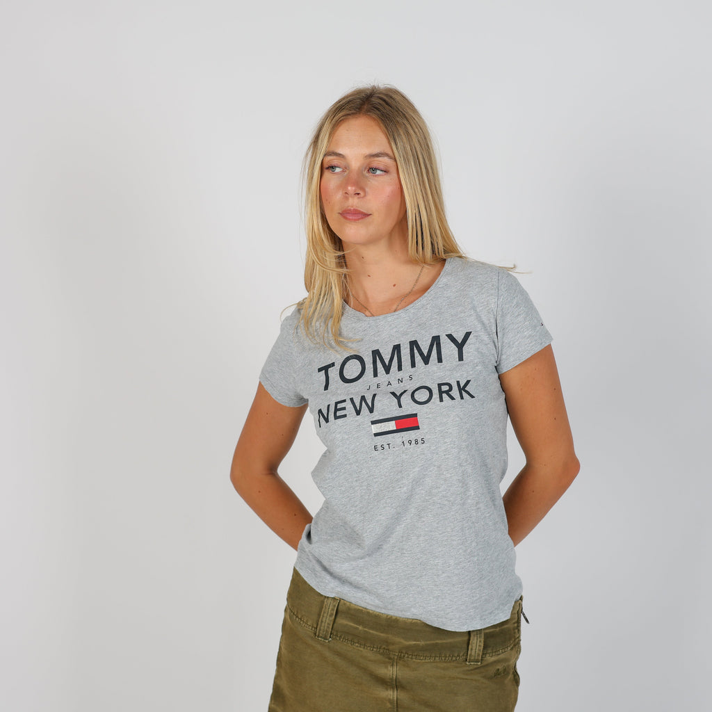 Light Grey Y2K Tommy Hilfiger T-shirt (XS)
