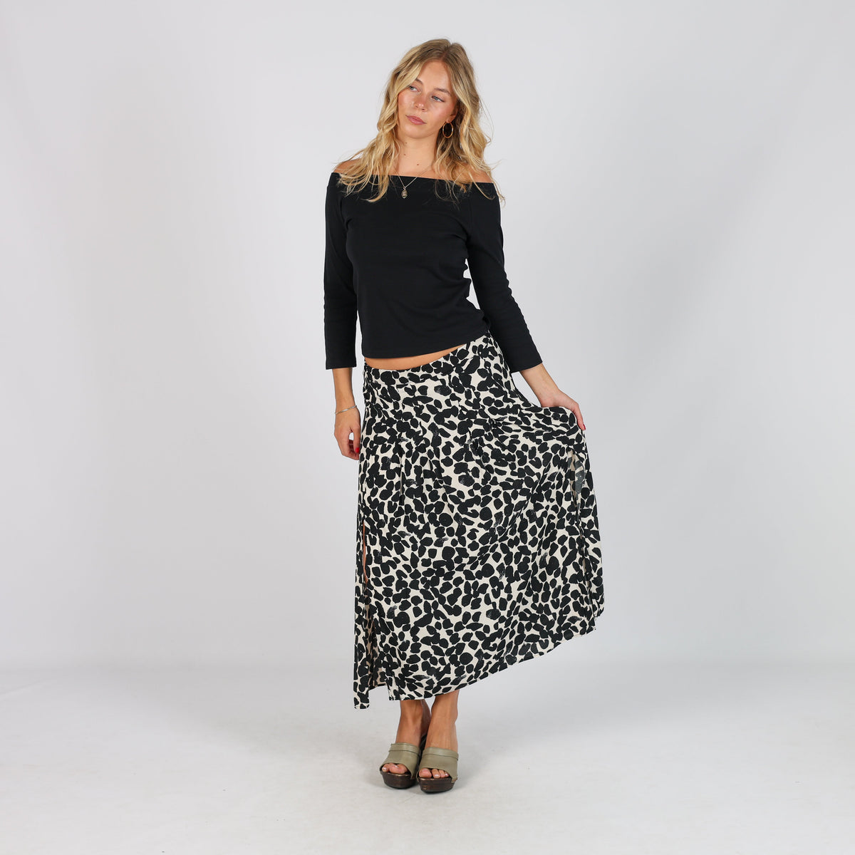 Black Y2K Woven Maxi Skirt (XS)