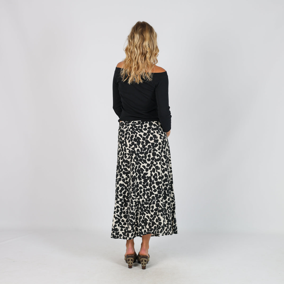 Black Y2K Woven Maxi Skirt (XS)