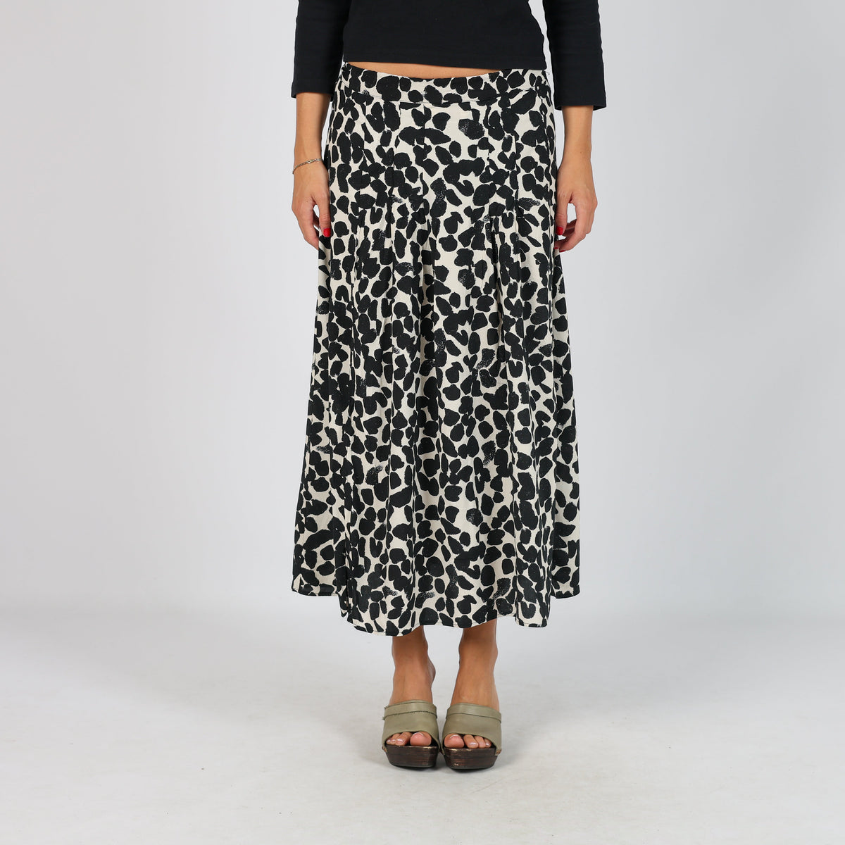 Black Y2K Woven Maxi Skirt (XS)