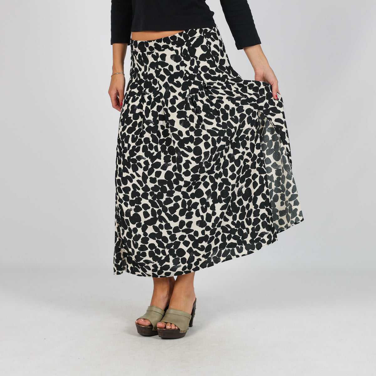 Black Y2K Woven Maxi Skirt (XS)