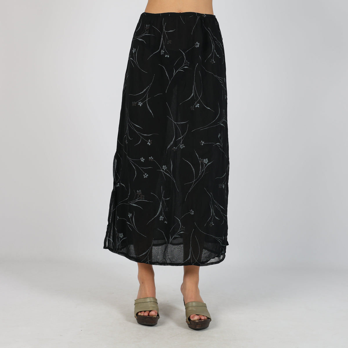 Black Y2K Woven Maxi Skirt (XS)