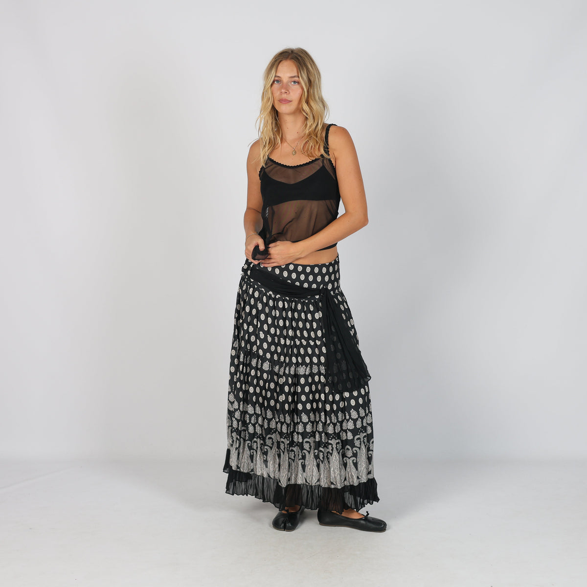 Black Y2K Woven Maxi Skirt (S)