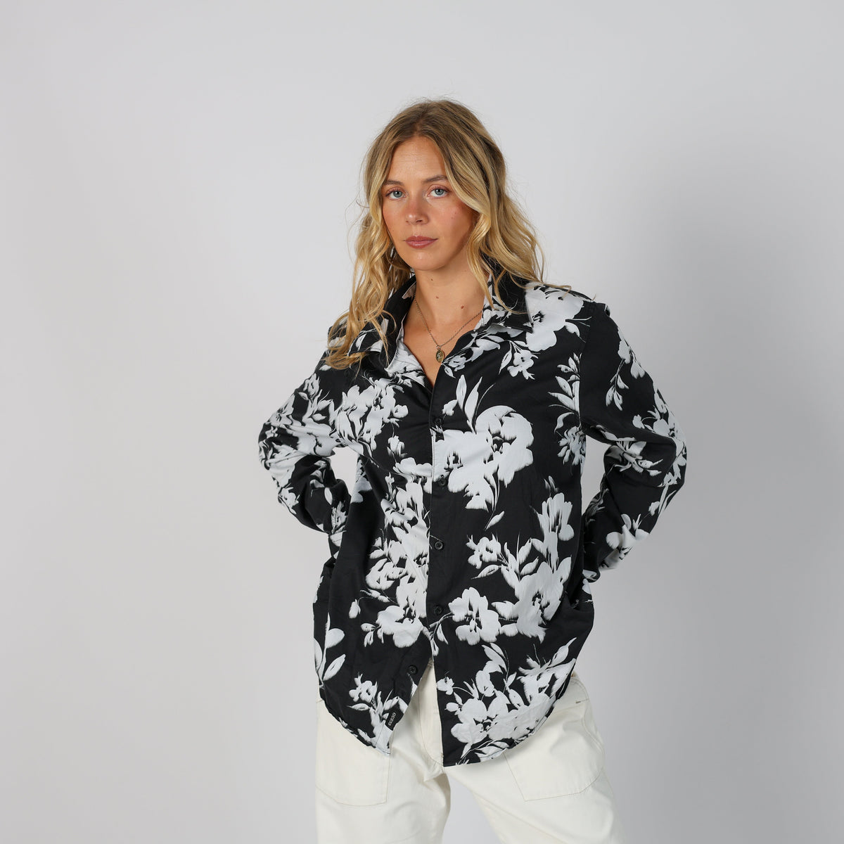 Black Y2K Guess Long Sleeve Top (XL)
