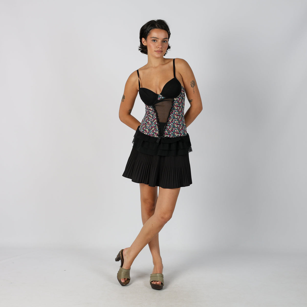 Black Y2K Woven Mini Skirt (XS)