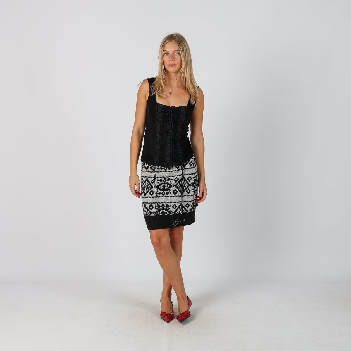 Black Y2K Woven Mini Skirt (S)