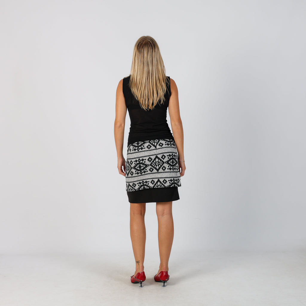 Black Y2K Woven Mini Skirt (S)