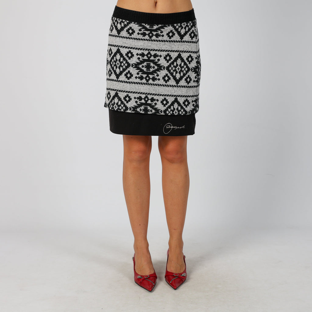 Black Y2K Woven Mini Skirt (S)