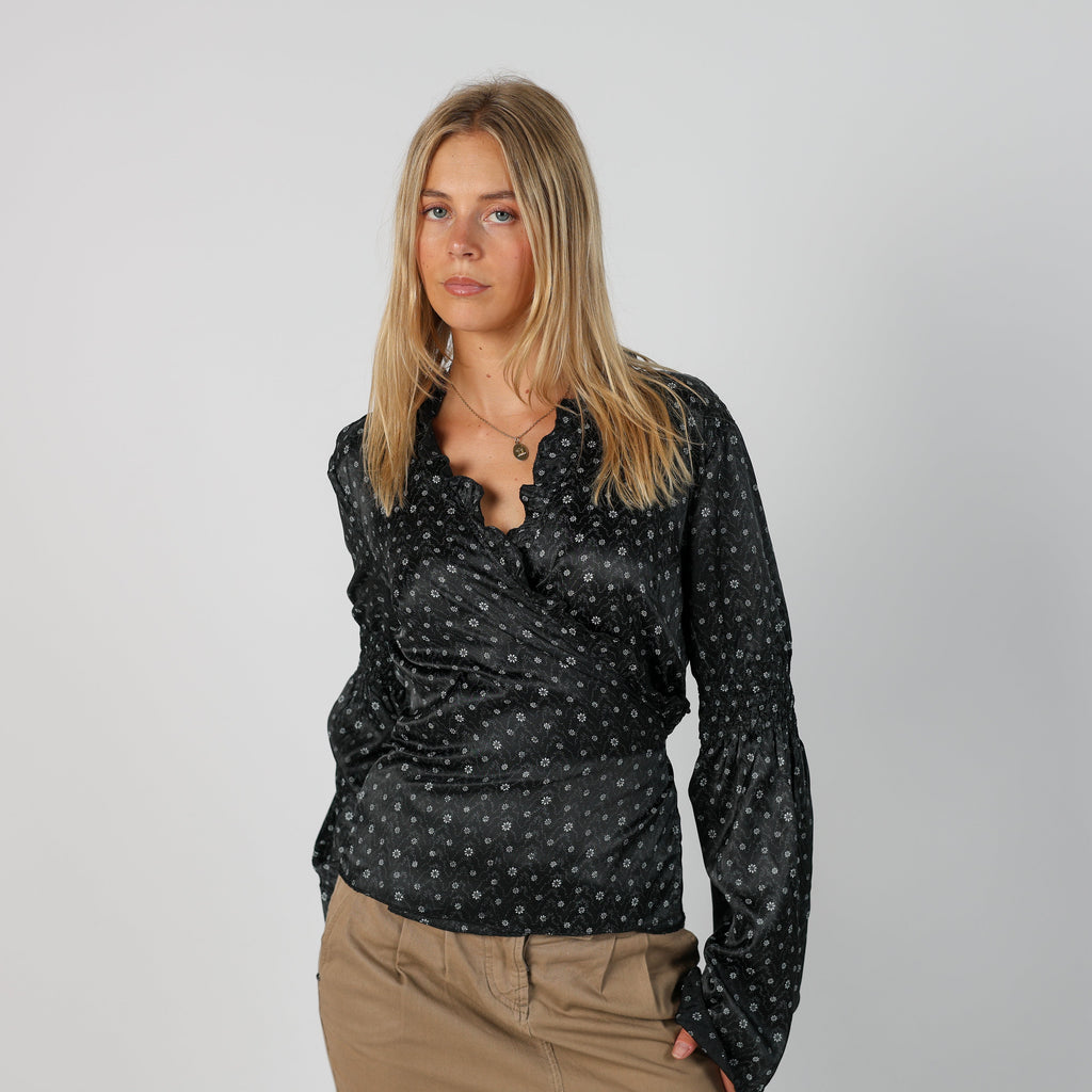 Black Y2K United Colors of Benetton Blouse (M)