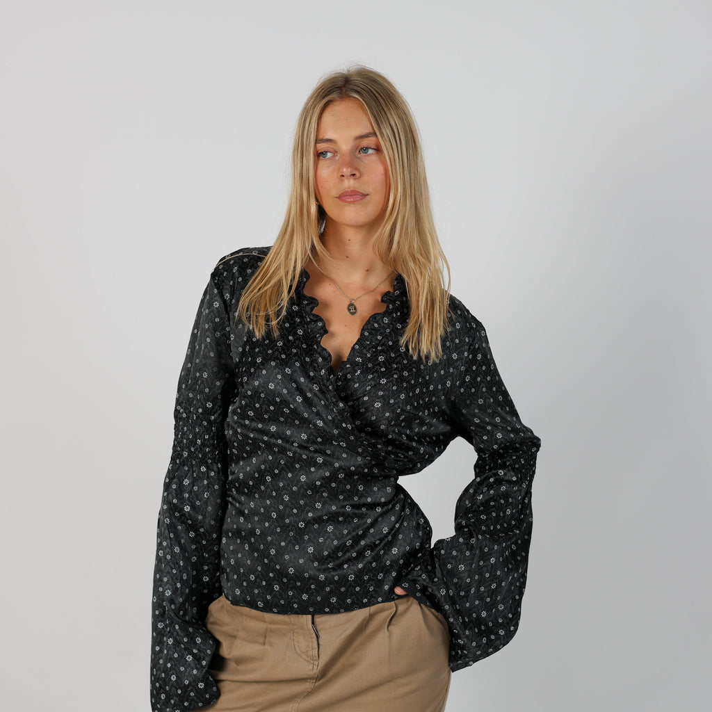 Black Y2K United Colors of Benetton Blouse (M)