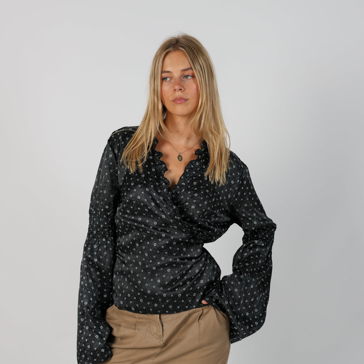 Black Y2K United Colors of Benetton Blouse (M)