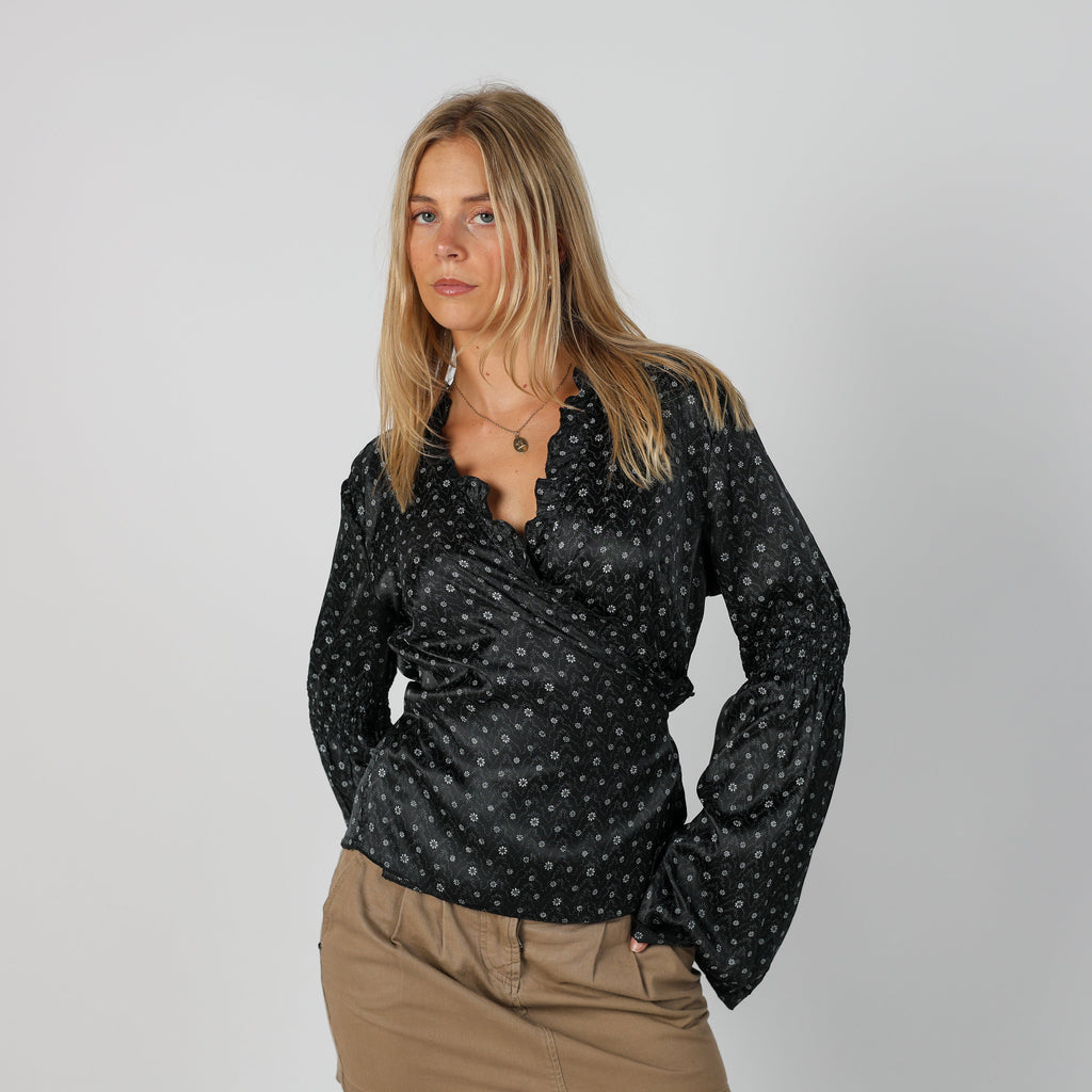 Black Y2K United Colors of Benetton Blouse (M)