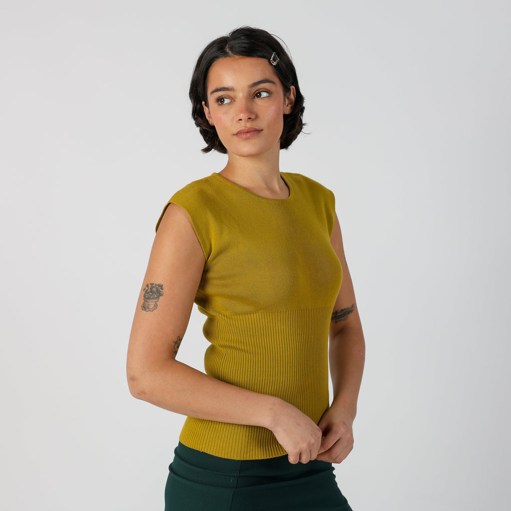 Mustard Yellow Y2K United Colors of Benetton Knitted Vest (S)