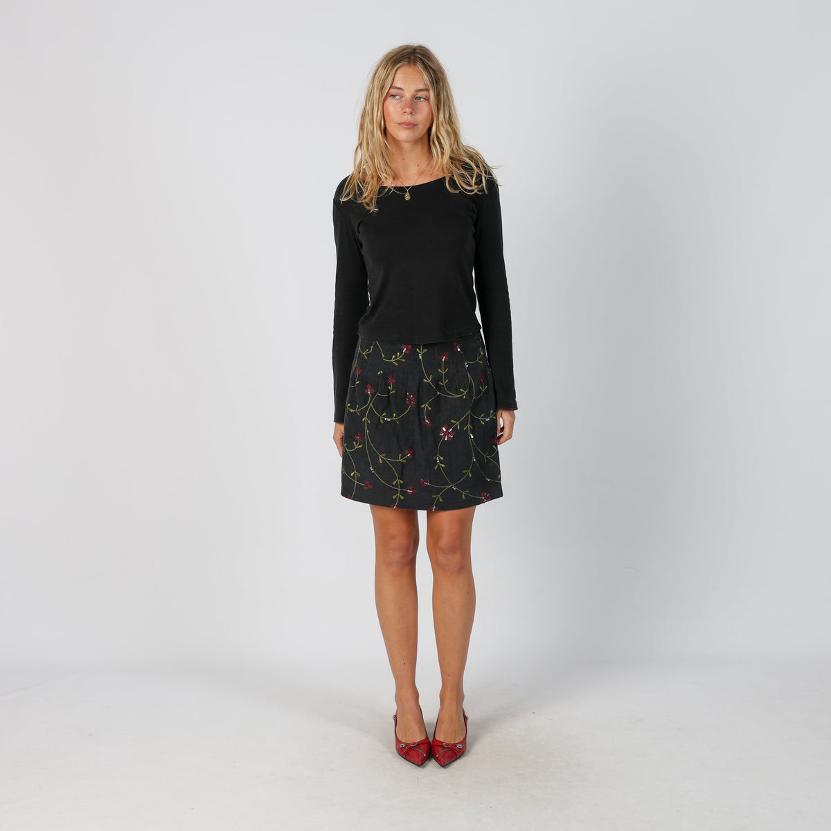 Black Y2K Woven Mini Skirt (S)