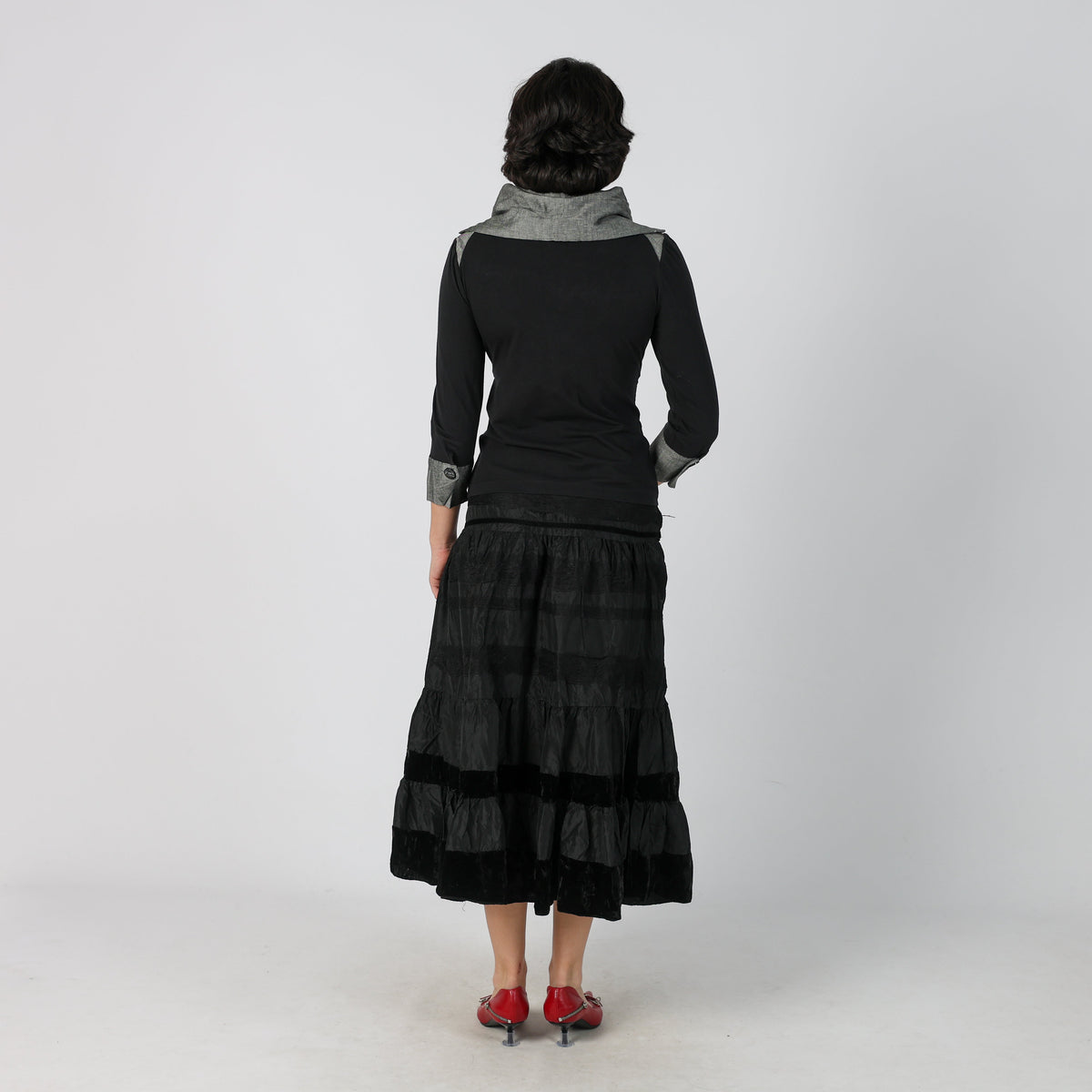 Black Y2K Woven Maxi Skirt (S)